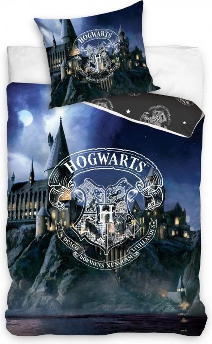 Dekbedovertrek Harry Potter 140x200 + 1 Kussensloop 65x65cm - Eenpersoons - 100% Katoen - Ultra Zacht Aanvoelend - Oeko-Tex 1 Dekbedovertrek Harry Potter 140x200 + 1 Kussensloop 65x65cm - Eenpersoons - 100% Katoen - Ultra Zacht Aanvoelend - Oeko-Tex
