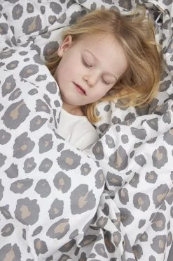 Meyco Panter Dekbedovertrek Ledikant - Neutral - 100x135cm 7 Meyco Panter Dekbedovertrek Ledikant - Neutral - 100x135cm -Beddengoed winkel 800x1200 6