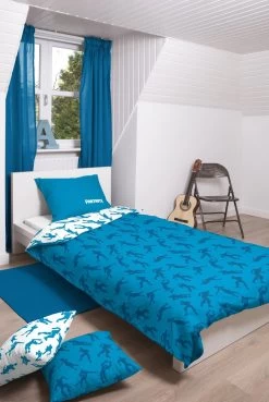 Fortnite Emotes - Dekbedovertrek - Eenpersoons - 140 X 200 Cm - Blauw/Wit 8 Fortnite Emotes - Dekbedovertrek - Eenpersoons - 140 X 200 Cm - Blauw/Wit -Beddengoed winkel 803x1200